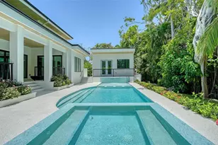 1607 Flower Dr, Sarasota, FL 34239 - Photo 87