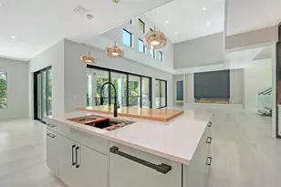 1607 Flower Dr, Sarasota, FL 34239 - Photo 29