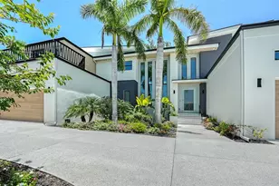 1607 Flower Dr, Sarasota, FL 34239 - Photo 5