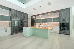 1607 Flower Dr, Sarasota, FL 34239 - Photo 25