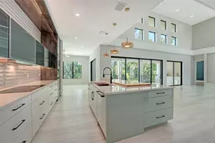 1607 Flower Dr, Sarasota, FL 34239 - Photo 37