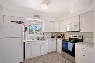 385 Avenida Madera, Sarasota, FL 34242 - Photo 17