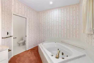 1671 South Dr, Sarasota, FL 34239 - Photo 35