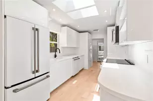 2410 Floyd St, Sarasota, FL 34239 - Photo 11