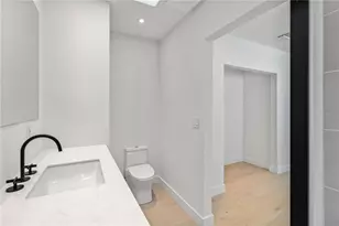 2410 Floyd St, Sarasota, FL 34239 - Photo 21