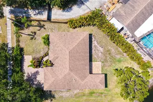 5698 Country Walk Ln, Sarasota, FL 34233 - Photo 3