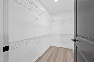 221 Main St N, Saint Petersburg, FL 33716 - Photo 9