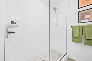 221 Main St N, Saint Petersburg, FL 33716 - Photo 17