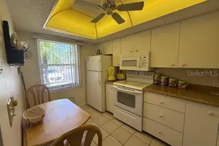 2664 Woodgate Ln, Sarasota, FL 34231 - Photo 3