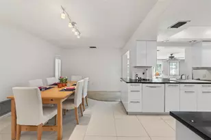 139 Adair Ave, Sarasota, FL 34243 - Photo 5