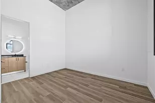 221 Main St N, Saint Petersburg, FL 33716 - Photo 17