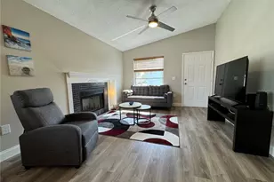 3811 59th Ave W, Bradenton, FL 34210 - Photo 7