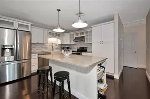 2363 Milford Cir, Sarasota, FL 34239 - Photo 9