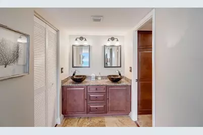 2425 Gulf Of Mexico Drive #14B, Longboat Key, FL 34228 - Photo 23