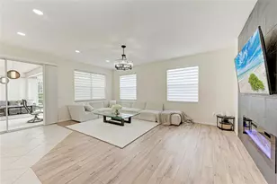 7327 38th Ct E, Sarasota, FL 34243 - Photo 11