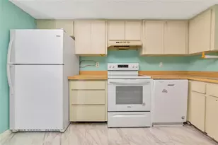 3072 Lake Bayshore Dr, Bradenton, FL 34205 - Photo 9