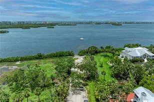 8963 Fishermens Bay Dr, Sarasota, FL 34231 - Photo 23