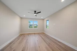 8387 Windbound Ct, Sarasota, FL 34240 - Photo 17