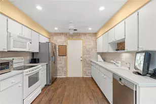 4637 Willow Wood Cir, Sarasota, FL 34241 - Photo 7