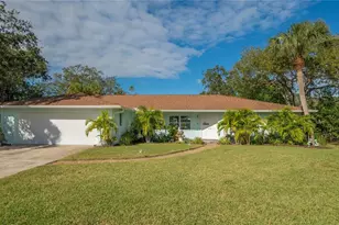 613 Buttonwood Dr, Longboat Key, FL 34228 - Photo 1