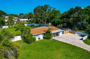 5948 Mirror Lake Rd, Sarasota, FL 34238 - Photo 41