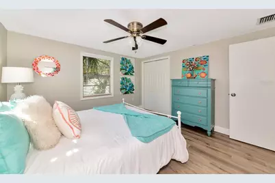 5948 Mirror Lake Road, Sarasota, FL 34238 - Photo 9