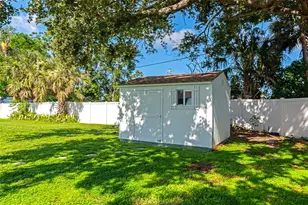 5948 Mirror Lake Rd, Sarasota, FL 34238 - Photo 37
