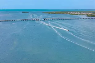 2513 Avenue B, Bradenton Beach, FL 34217 - Photo 37