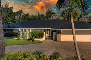 483 Partridge Cir, Sarasota, FL 34236 - Photo 1