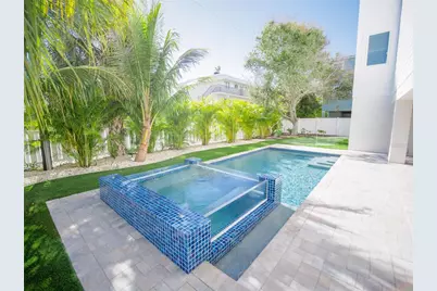 111 6th Street N, Bradenton Beach, FL 34217 - Photo 3