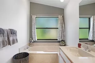 6065 Marella Ct, Sarasota, FL 34243 - Photo 17