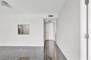 101 S Gulfstream Ave, Sarasota, FL 34236 - Photo 11