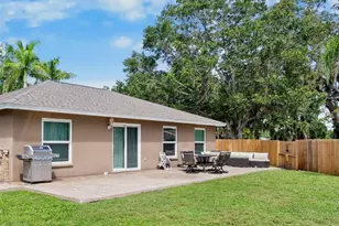 2761 Feiffer Cir, Sarasota, FL 34235 - Photo 31