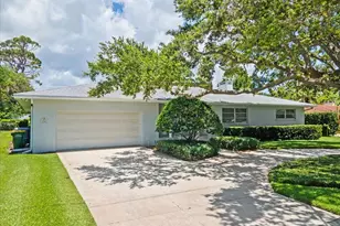 1541 Flower Dr, Sarasota, FL 34239 - Photo 3