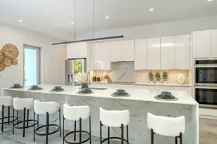 2124 Clematis Pl, Sarasota, FL 34239 - Photo 9