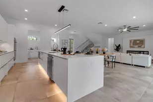 2124 Clematis Pl, Sarasota, FL 34239 - Photo 5