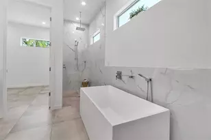 2124 Clematis Pl, Sarasota, FL 34239 - Photo 19