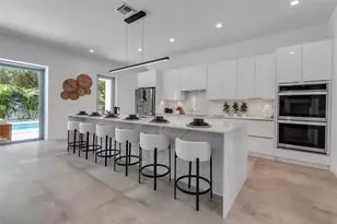 2124 Clematis Pl, Sarasota, FL 34239 - Photo 3