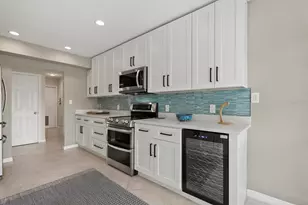 538 Magellan Dr, Sarasota, FL 34243 - Photo 31