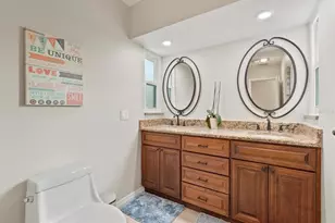 538 Magellan Dr, Sarasota, FL 34243 - Photo 27