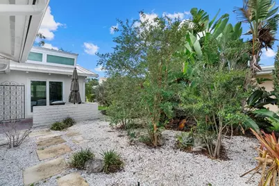 538 Magellan Drive, Sarasota, FL 34243 - Photo 11
