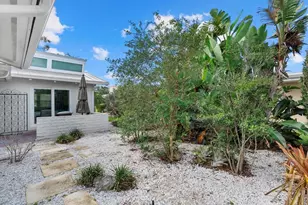 538 Magellan Dr, Sarasota, FL 34243 - Photo 11