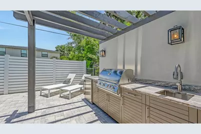 2590 Floyd Street, Sarasota, FL 34239 - Photo 11