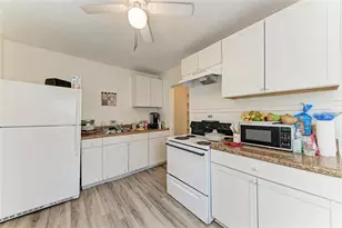 1701 13th St W, Bradenton, FL 34205 - Photo 9