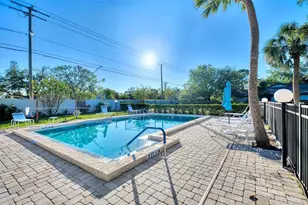 4689 Oak Forest Dr E, Sarasota, FL 34231 - Photo 23