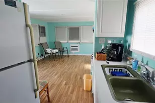 10315 Cortez Rd W, Bradenton, FL 34210 - Photo 9