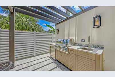 2596 Floyd Street, Sarasota, FL 34239 - Photo 13