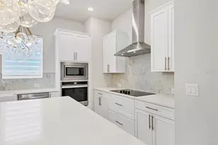 2513 Boone Ct, Sarasota, FL 34237 - Photo 13