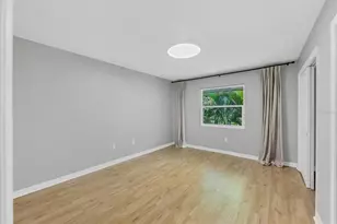 924 La Costa Cir, Sarasota, FL 34237 - Photo 17