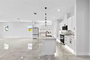 9225 Raes Creek Pl, Palmetto, FL 34221 - Photo 13